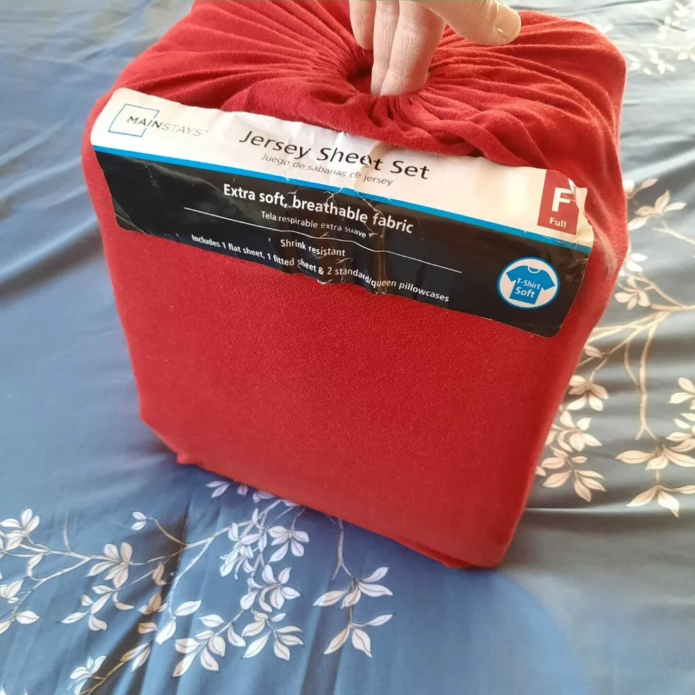 MAINSTAYS Jersey Knit Sheet Set NWT! - Red, Full Size Bed